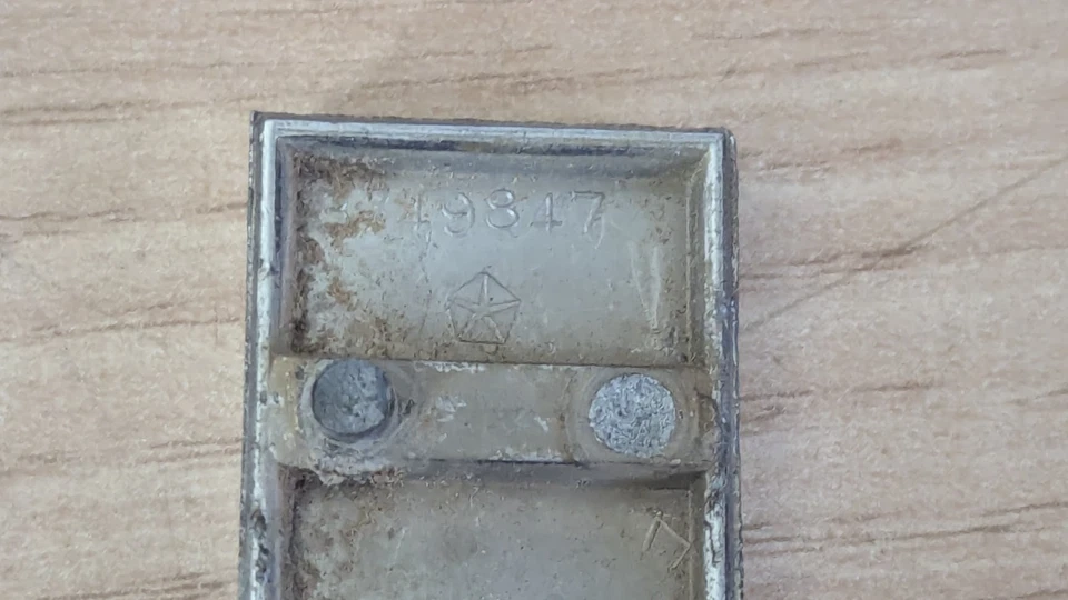 74 MOPAR PLYMOUTH FURY III FENDER EMBLEM 3749847 原始设备制造商全新无标签 — 第 3/3 张图片