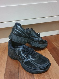 brooks ladies running shoes uk