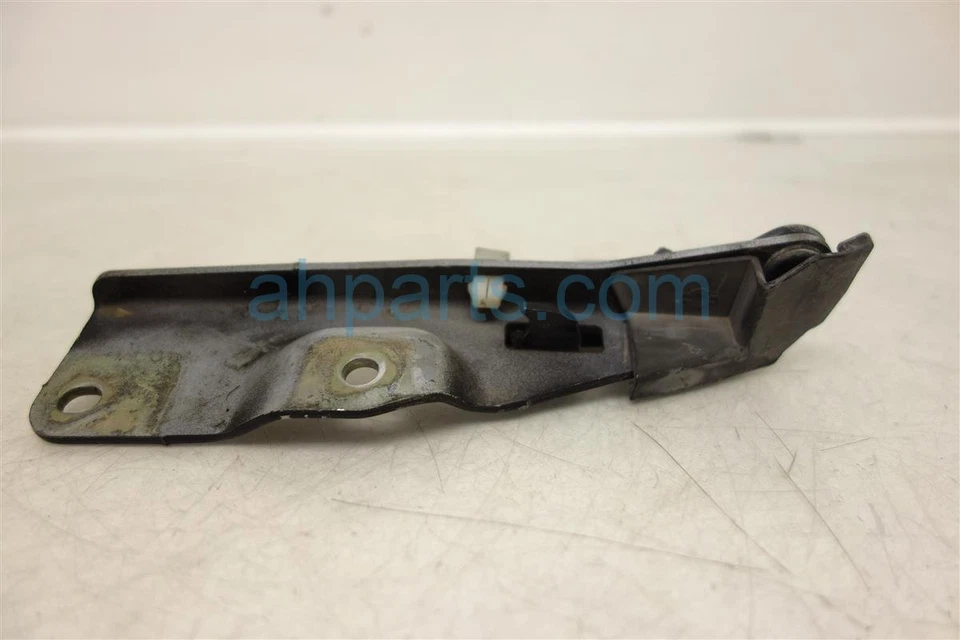 Soporte bisagra capó pasajero delantero derecho Infiniti I35 2002-2004 65400-2Y000 Foto 2 de 4