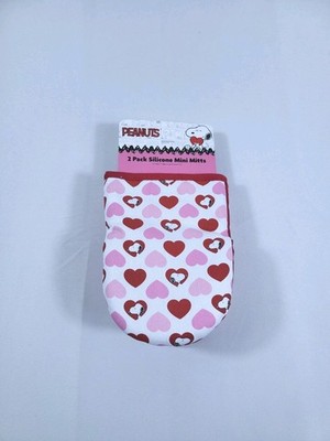 Peanuts New Best Brands 2025 Snoopy Valentine's Day Mini Oven Mitts Set
