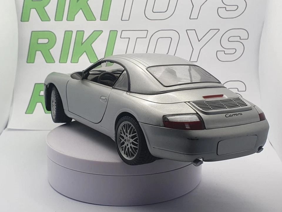 Porsche 911 996 Cabrio Hot Wheels 1/18 Argento 1997 - Immagine 2 di 4