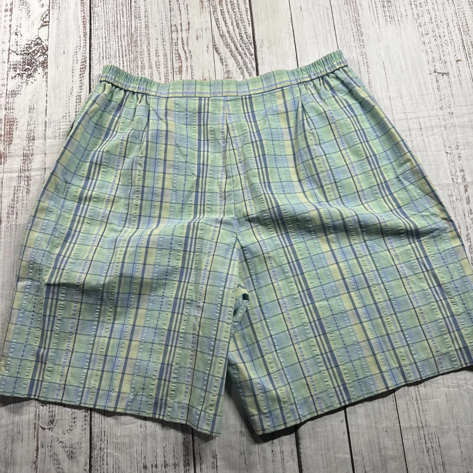 Alfred Dunner Women's Shorts Seersucker SIZE 16 ELASTIC SIDES  BERMUDA - Image 4 of 4