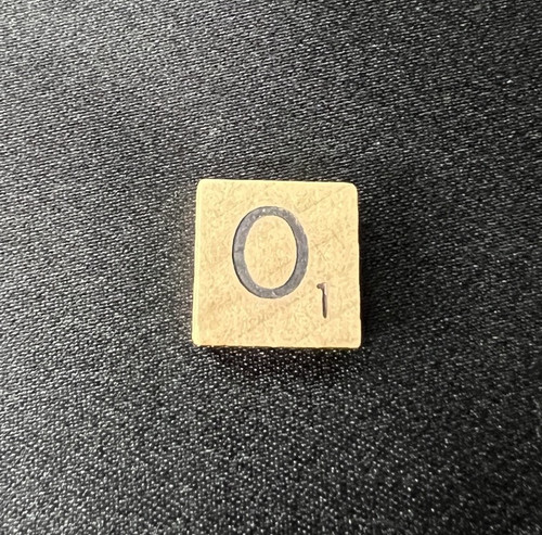 MB Deluxe Travel Edition Scrabble “O” Mini Replacement Tile 0.5”x0.5” *TILE ONLY