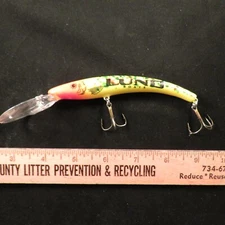 Discontinued Lund Boats Reef Runner Promotional Fishing Lure 800 Series