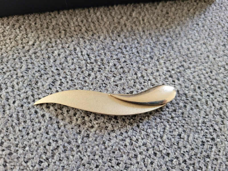 Sarah Coventry Signed Vintage Gold Tone Hair Barrette Pin Hair Accessories