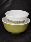 PYREX Verde Green Square Flowers Mixing Bowl Set Avocado 402 and 403