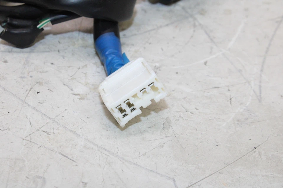 INTERRUPTORES INTERRUPTOR DE ARRANQUE APAGADO CLIP DERECHO 12-13 HONDA CBR1000RR OEM Foto 4 de 4