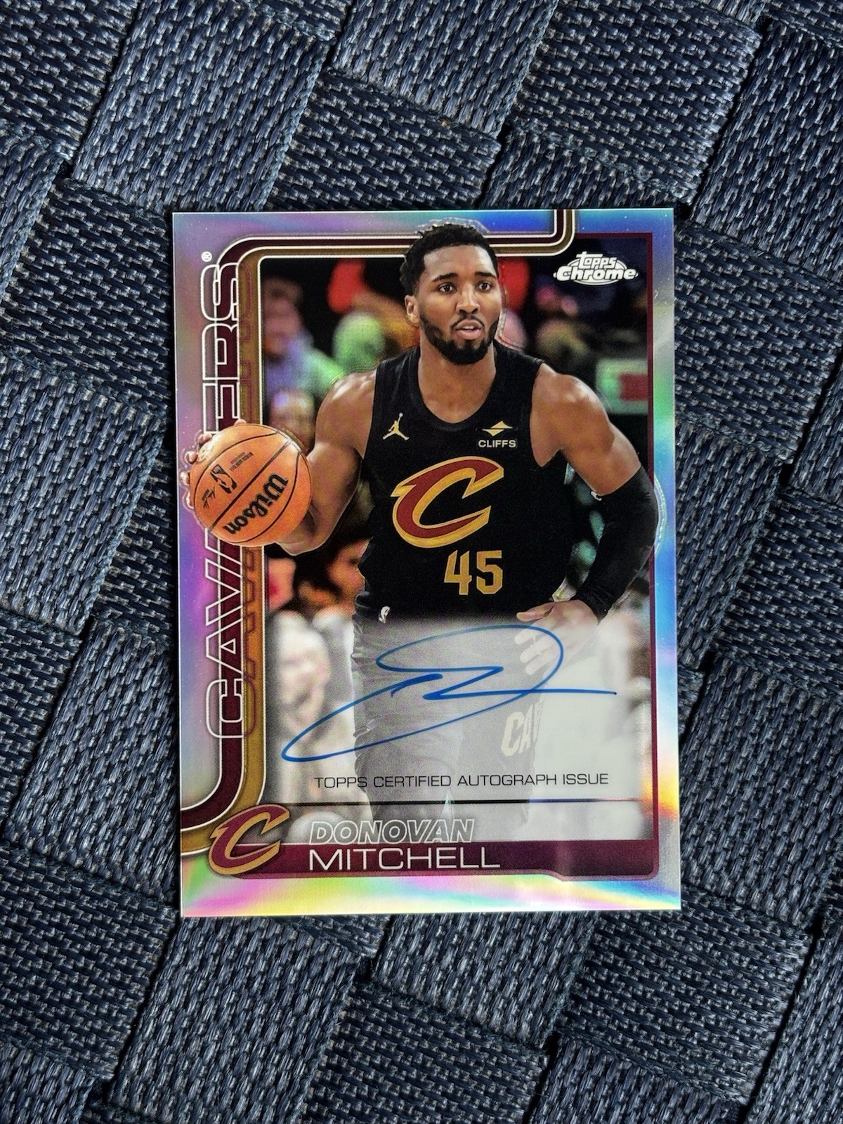 2025-26 Topps Chrome - Autographs Donovan Mitchell #TCA-DM Refractor (AU)
