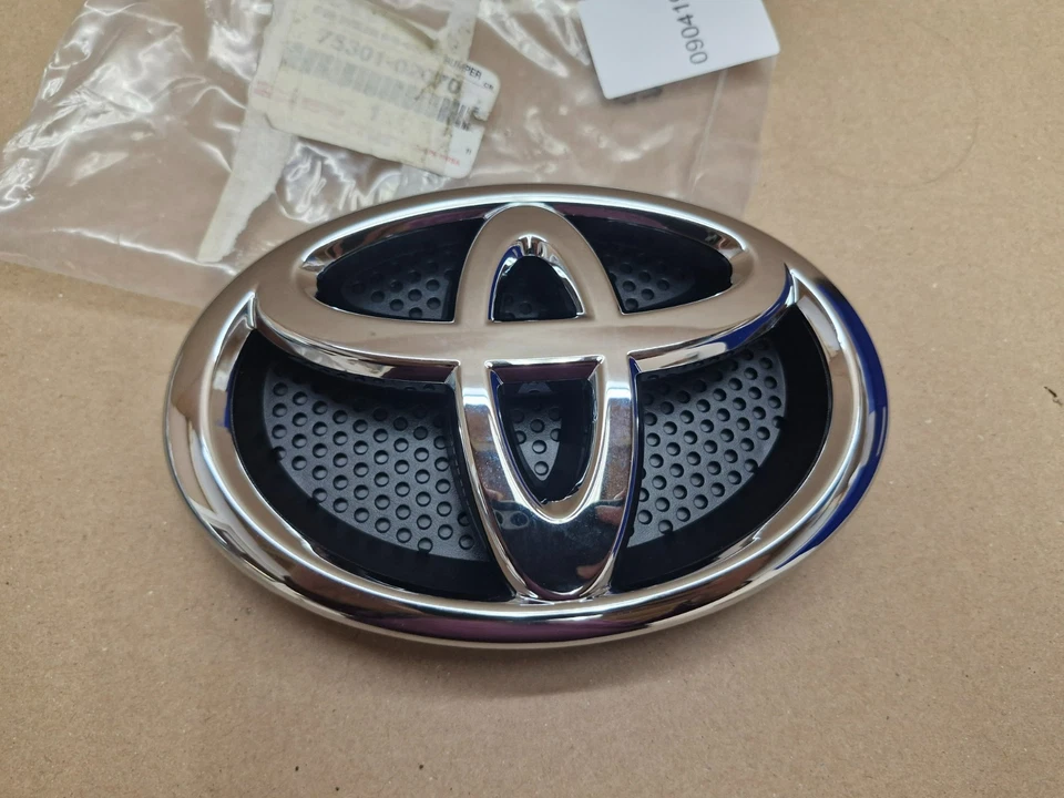 Logotipo emblema parrilla radiador delantero Toyota Auris 7530102070 2009-2012 genuino - Imagen 3 de 4