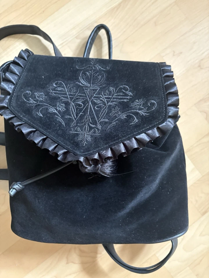 Damen Rucksack Schwarz Samt Edel Rucksack Mode Schultertasche Emblem