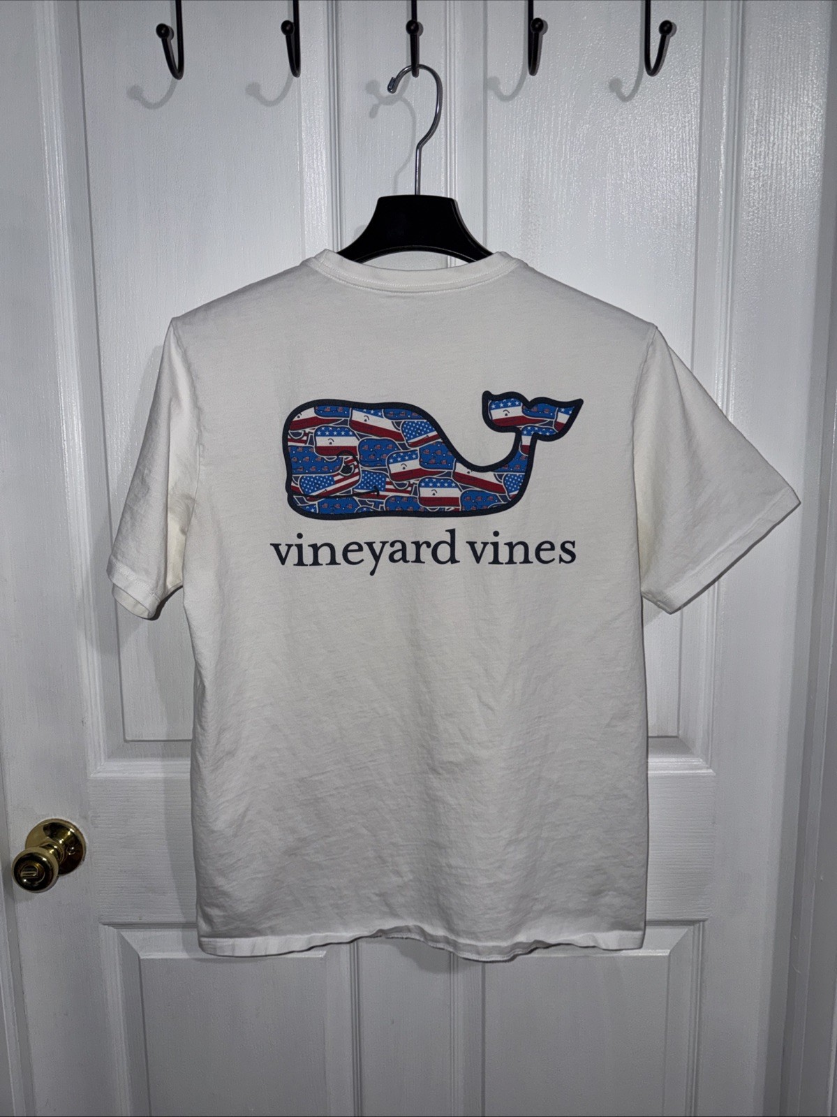 Vineyard Vines T Shirt Men’s L USA United States American Flag Whale Logo