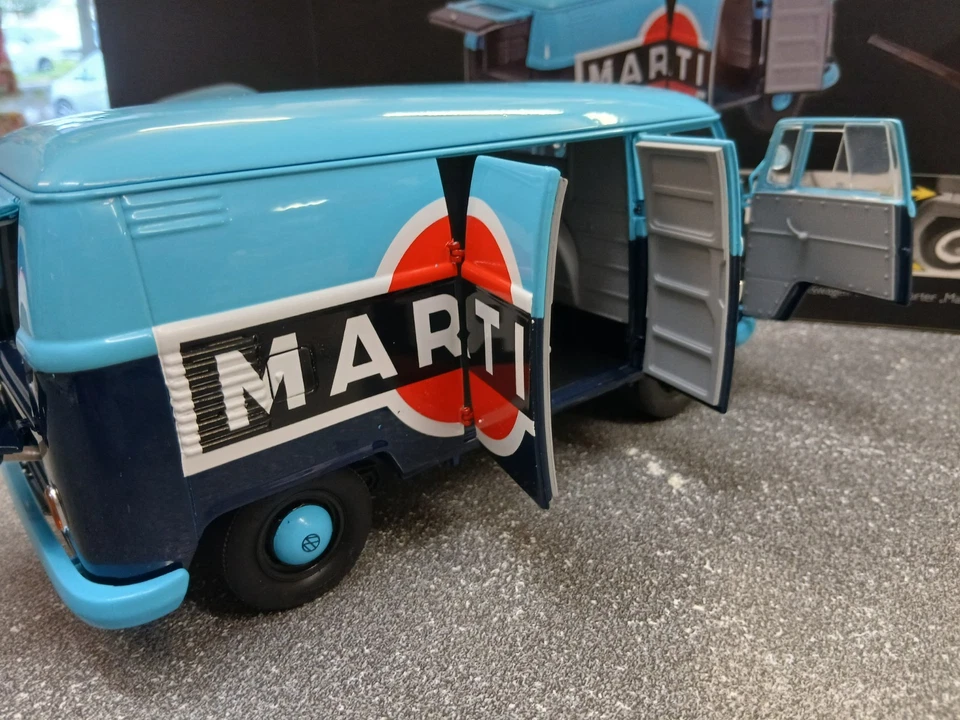 Schuco 450028500 VW T1b trasporto "Martini" 1/18 - Immagine 4 di 4