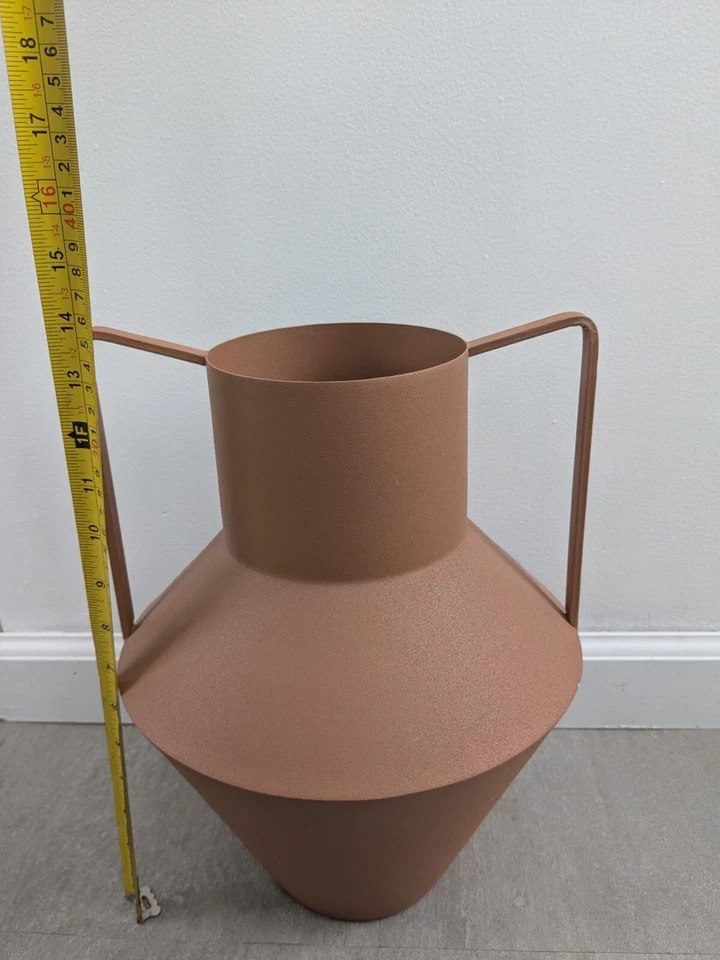 Jarrón de metal Bloomingville con asas florero moderno color terracota Foto 2 de 4