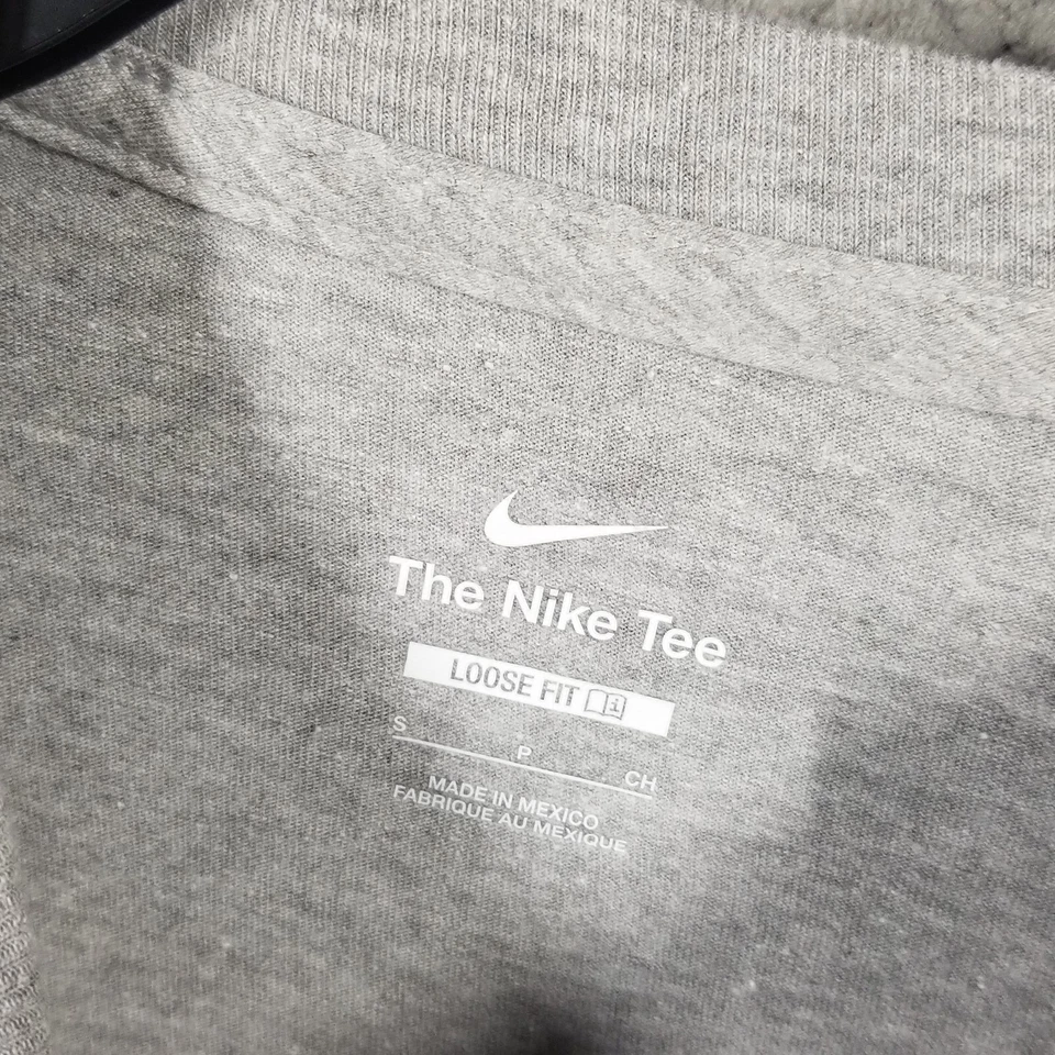 Nike Mujer Tenis Boxy Manga Larga Camiseta Pequeña W12408 Gris Calce Suelto Nueva Foto 3 de 4