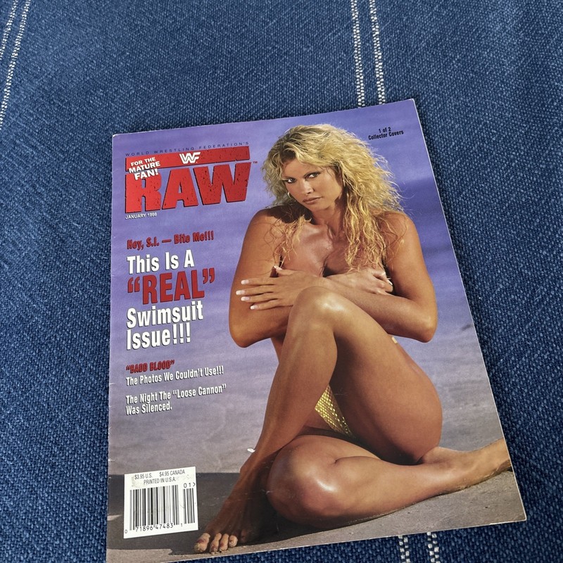 WWF Raw Magazine January 1998 Vol.3 Issue 1 Sable Cover W/ Sunny poster WWE