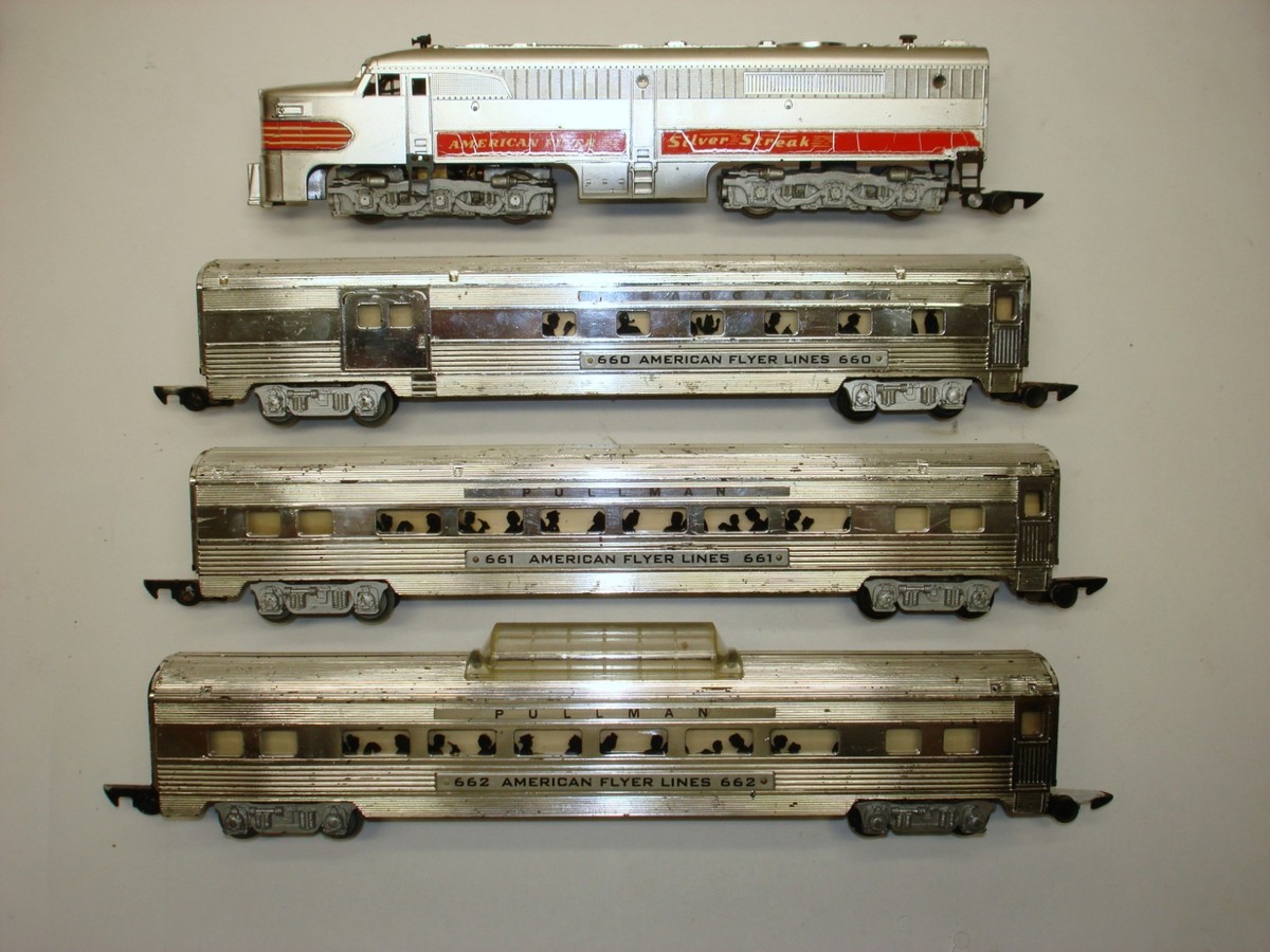 American Flyer Chrome Silver Flash Diesel Passenger Set [Lot 8-S68