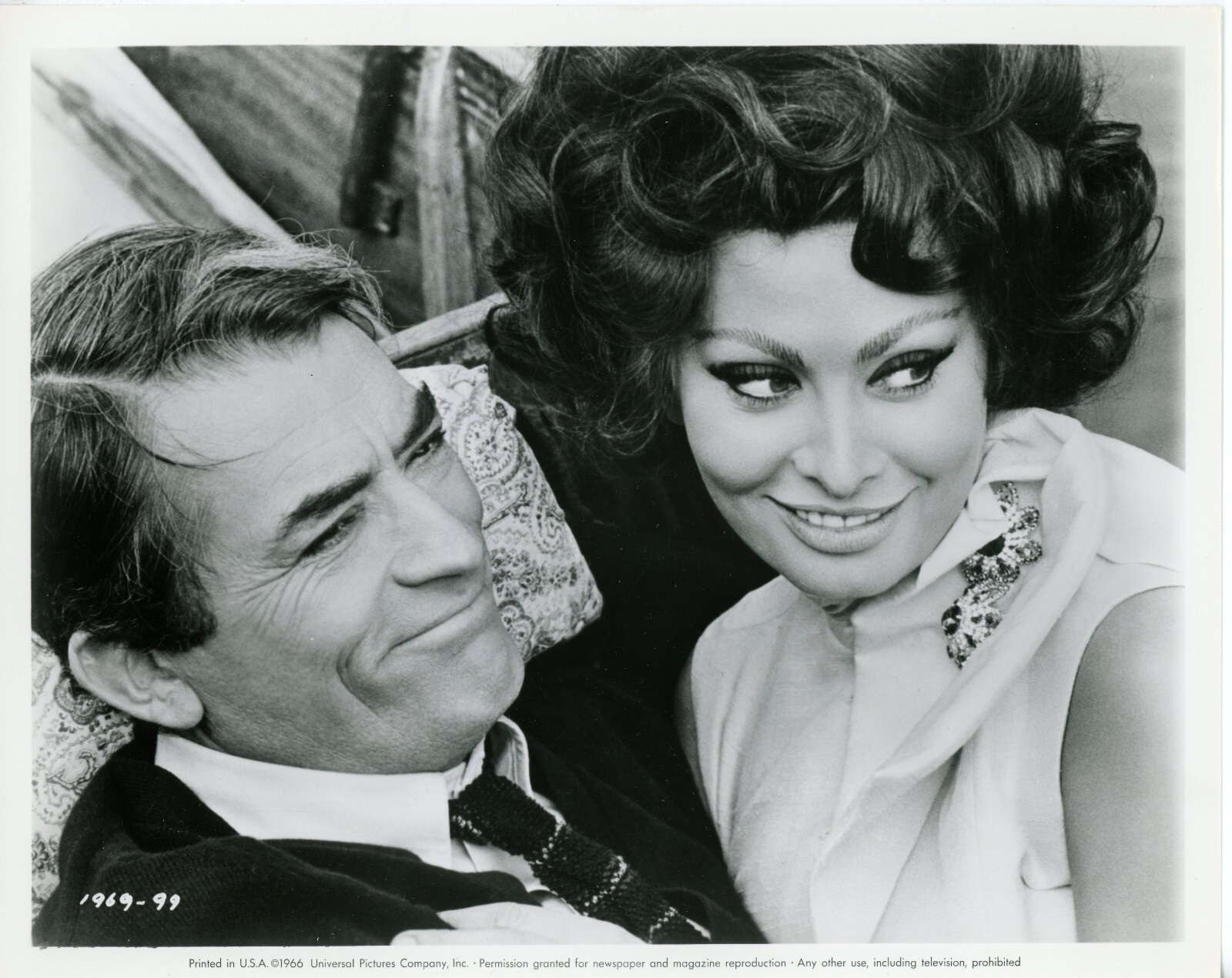 Arabesque (1966) 8x10 black & white movie still photo #99 Gregory Peck ...