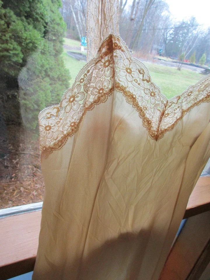 Винтажное кружевное платье-слип Vanity Fair нейлон размер 36 - Изображение 4 из 4