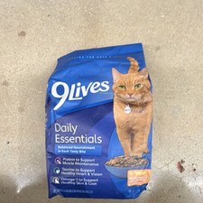 9Lives Daily Essentials Chicken Dry Cat Food, Supports Muscle, Heart Skin