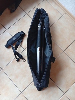 Mantona Aluminium Tripod, voll ausgefahren 1,5m mit Tasche und Träger schwarz