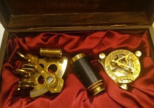 Sonnenuhr, Sechstant u. Fernrohr  Nostalgische Navigations Kiste_ Replika