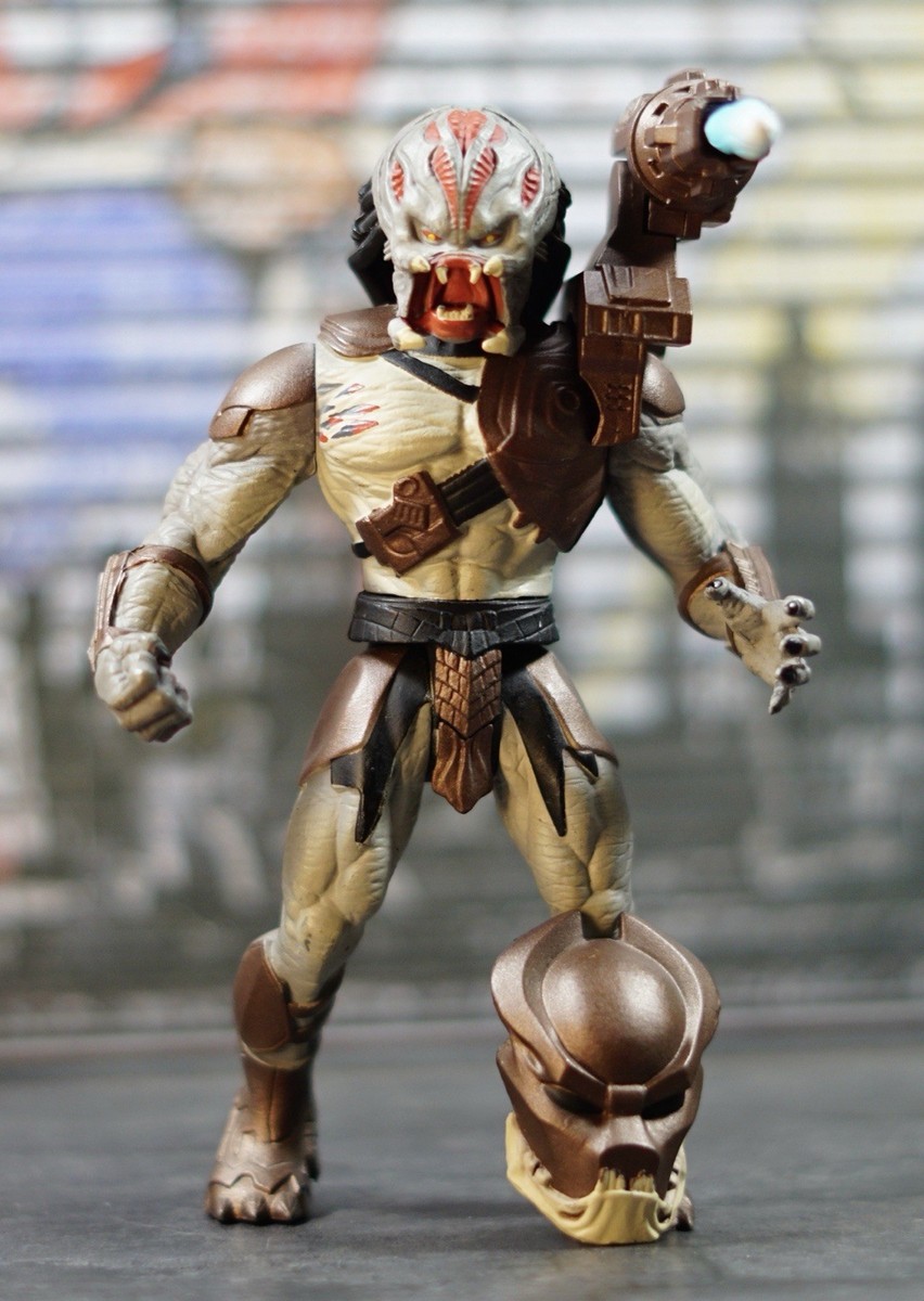 NECA Predator Kenner Retro Berserker Predator 5.5” Action Figure