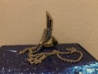🕤 Adorable pendentif métal argenté Bizarre d’ ATKINSON ‼️