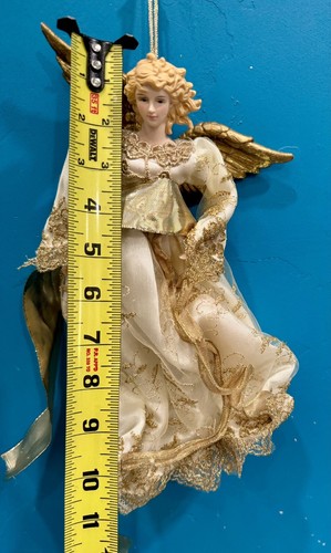 Muñeca Ángel Colgante Porcelana Cara y Manos Bronceado con Acento Dorado Vestido Alas Doradas - Imagen 3 de 6