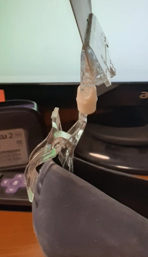 16 Pack Plastic Merchandise Sign Rotatable Pop Clip Stand Display Clip Holder - Image 4 of 4