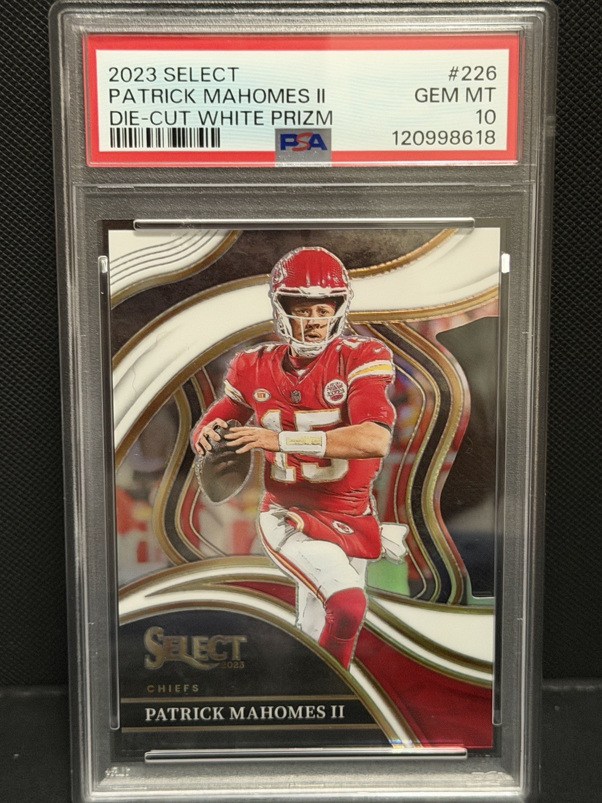 2023 Panini Select Patrick Mahomes II #140 Die-Cut White Prizm /199 PSA 10