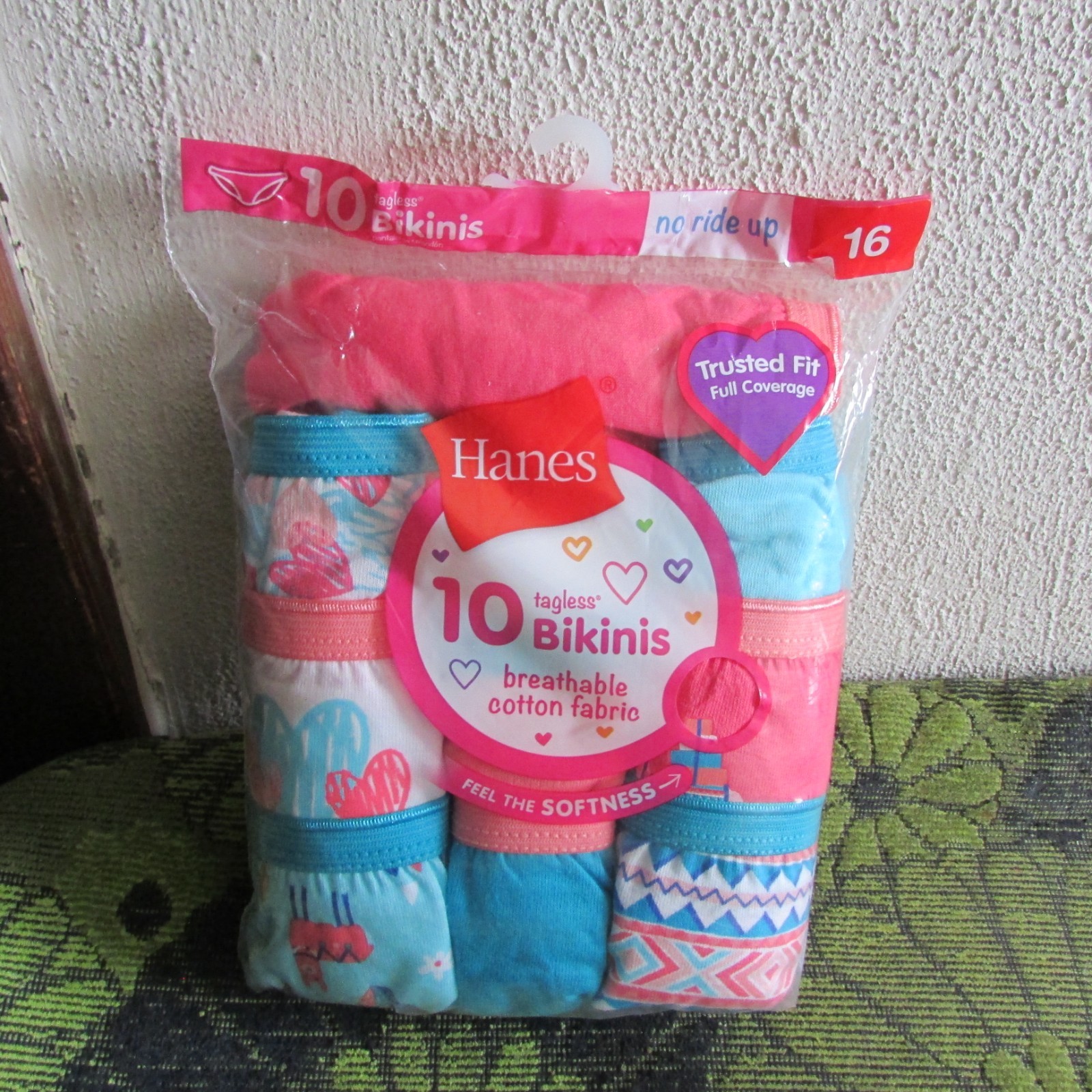 New Girls 10 Pack. Hanes Tagless Bikinis  Cotton  Underwear Size 16.