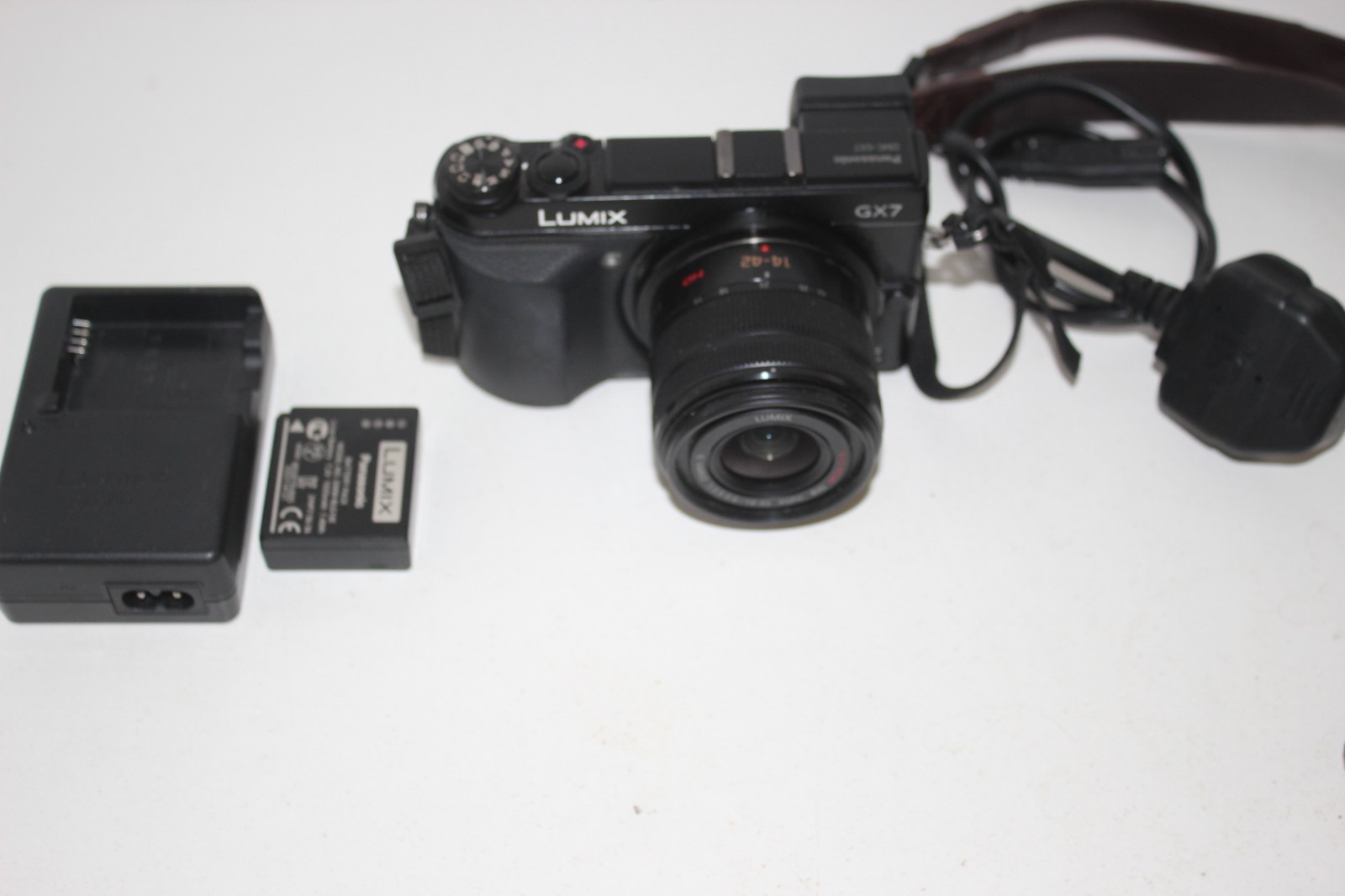 Panasonic LUMIX DMC-GX7 Digital Black Camera 14-42mm 3.5-5.6  OiS Lens