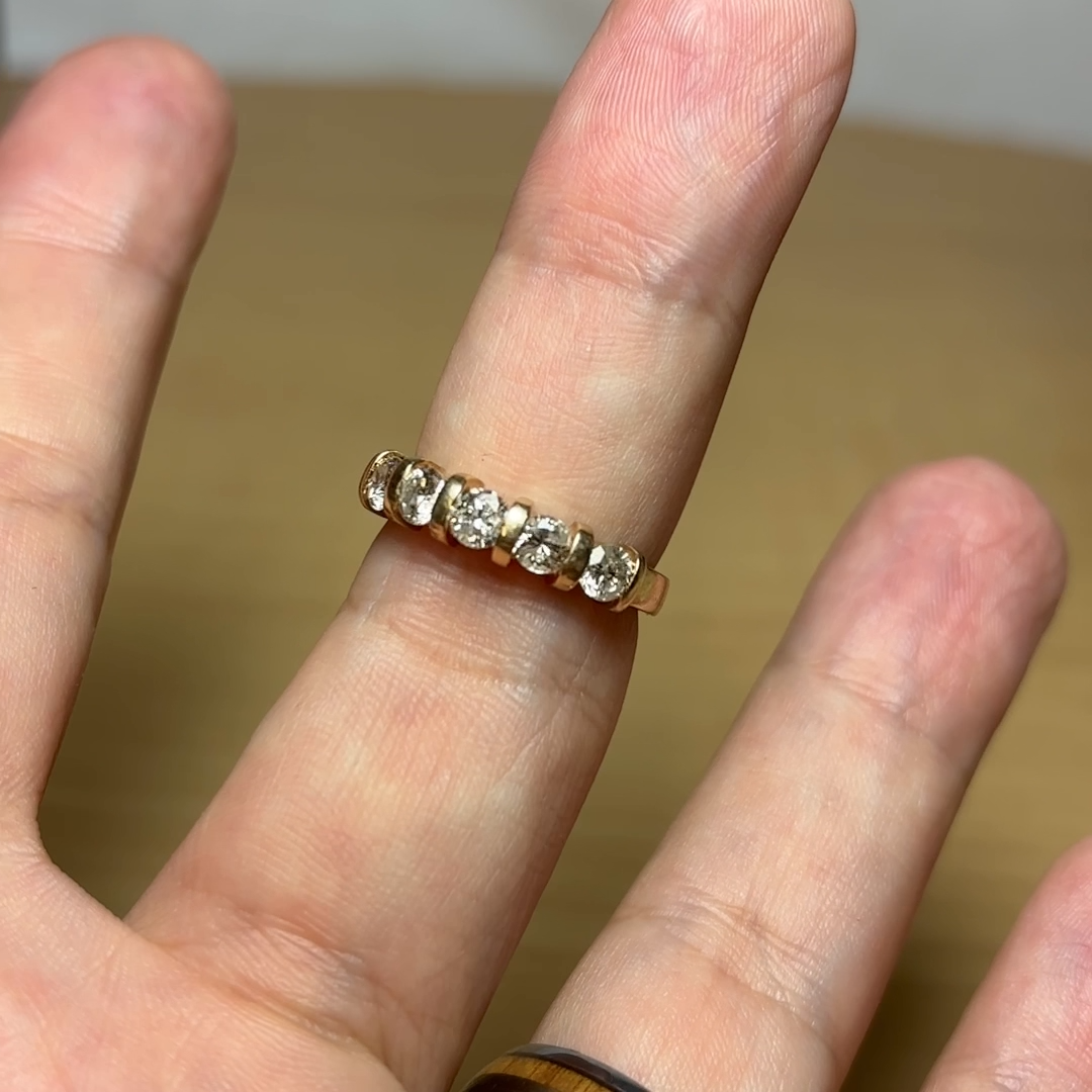 Estate 14K Yellow Gold Five Round Brilliant Cut Diamond Band Style Ring  Cts