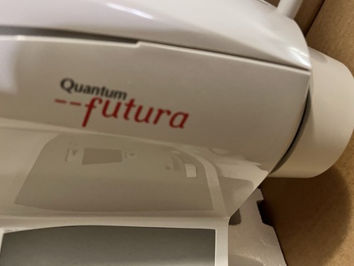 Singer Quantum Futura CE-200 Computerized Sewing/Embroidery Machine New Open Box - Picture 3 of 17