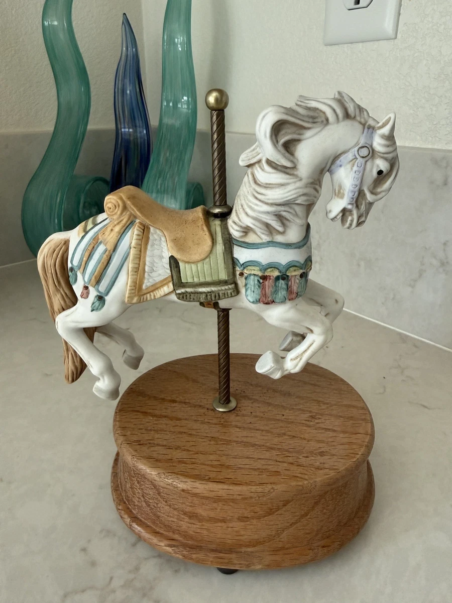 Willitts Music Box In Collectible Music Boxes (1970-Now) for sale