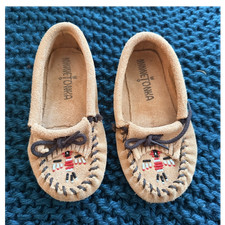Minnetonka Infant Leather Moccasins Beaded Thunderbird Design Size 10