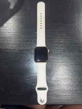 an Apple Watch SE 2 40mm in a Gold Aluminum Case with a Starlight Sport Band