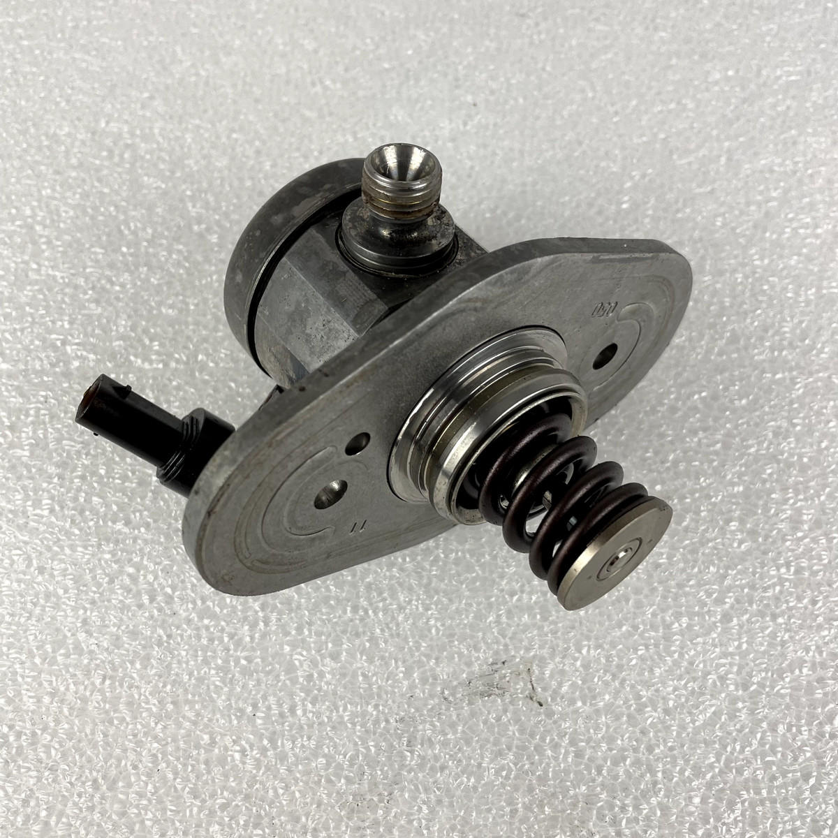 2016-20 BMW F90 M5 F91 F92 F93 M8 HIGH-PRESSURE PUMP 13517852361  