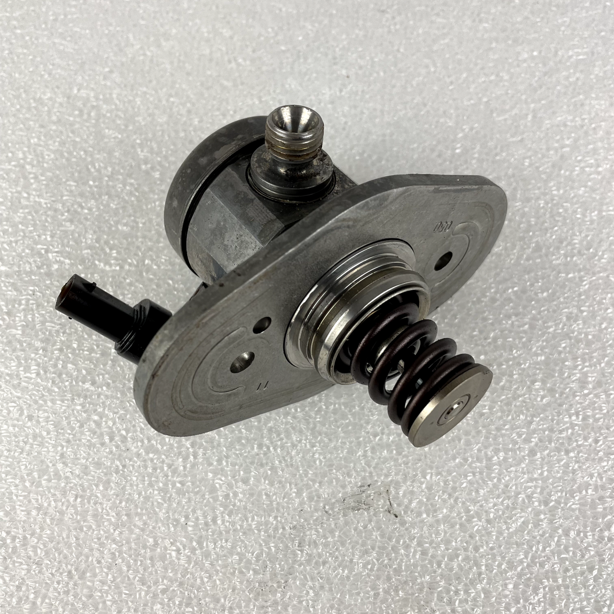 2016-20 BMW F90 M5 F91 F92 F93 M8 HIGH-PRESSURE PUMP 13517852361