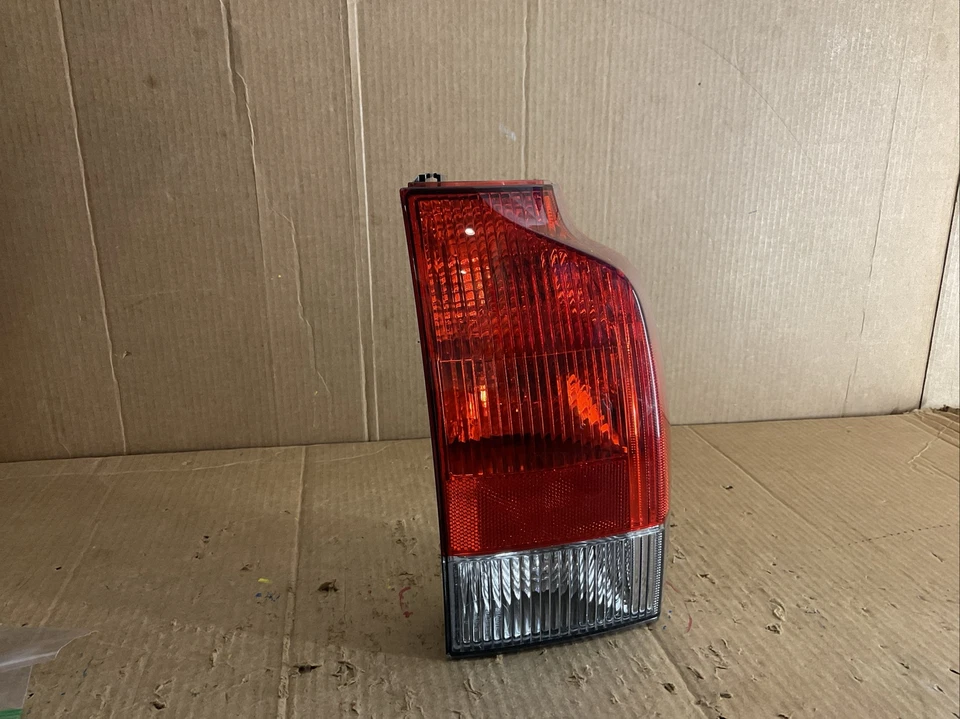 Luz trasera del lado del pasajero para Volvo V70 2001-2004 con bombillas Foto 2 de 4
