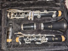 Yamaha YCL-255 BB Clarinet with Carry Case and Vandoren M30 Mouthpiece - Good 