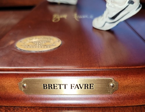 Brett Favre GB Packers NFL Figurine 8.5”- Danbury Mint with RC, Bear & Team Toy - Picture 14 of 22
