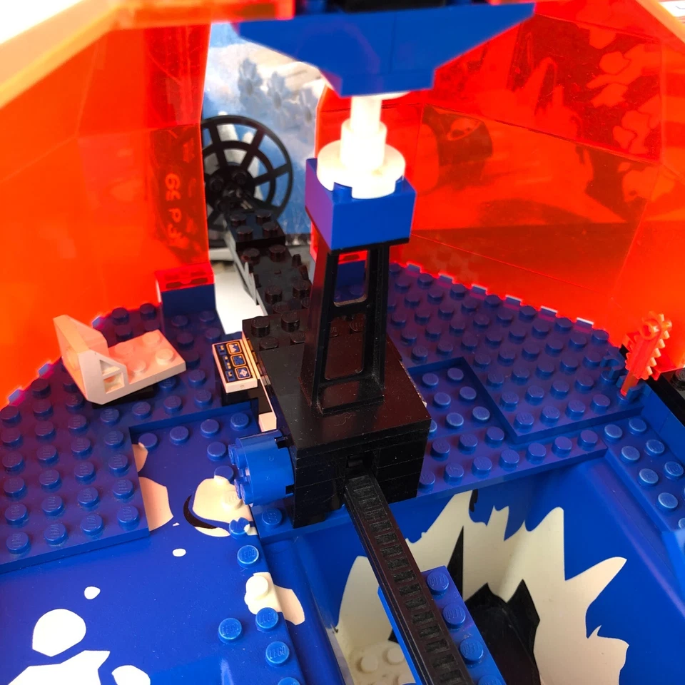 Lego 6983 Ice Station Odyssey ICE PLANET 2002 - NOT - Complete with Box & Manual - Image 4 of 4