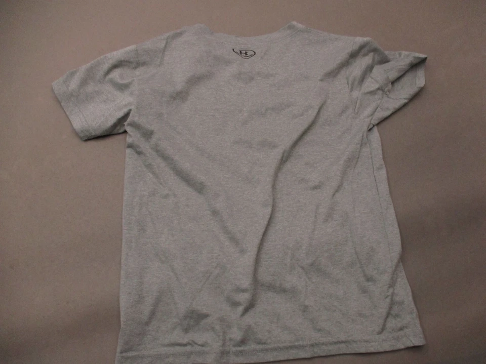 Under Armour HEAT GEAR Size 7 Boys Gray Crew Neck Short Sleeve Sport T-Shirt 462 - Image 4 of 4