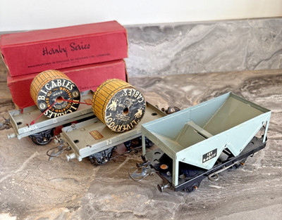 CG114: Hornby Spur O Güterwagen - Pritsche mit Trommel & Schüttgutwagen
