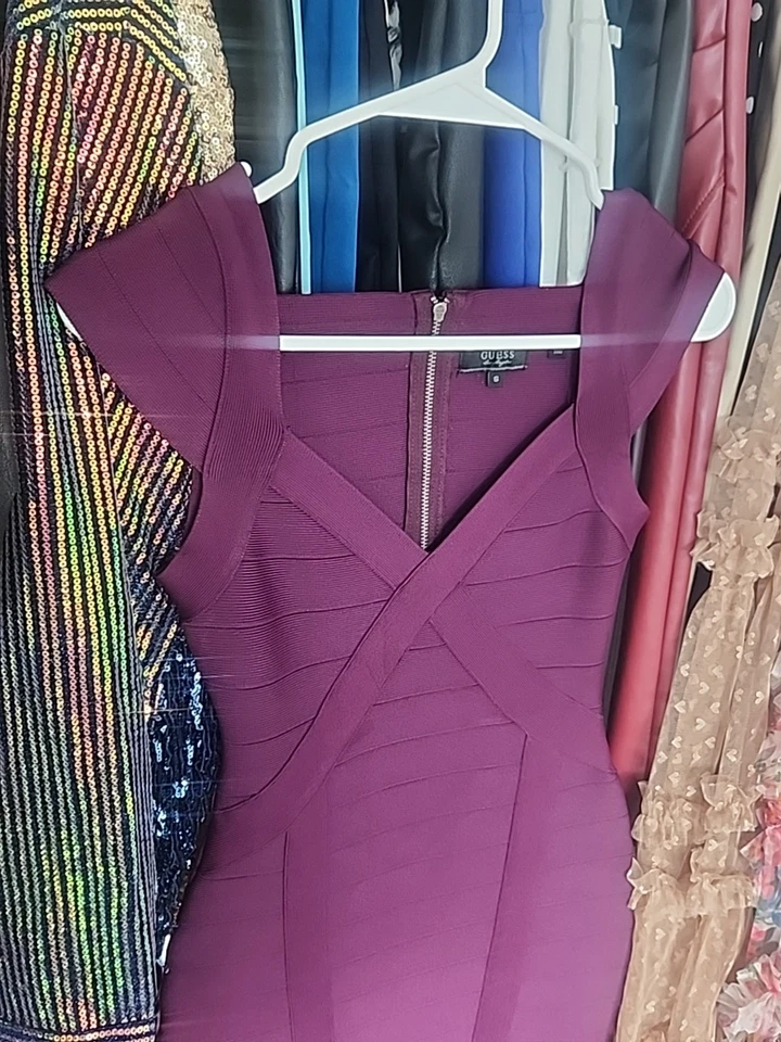 Usado en Excelente Condición Vestido Mini Midi Guess Púrpura Manga Gorra Bodycon Vendaje Talla Pequeña Sexy Estirado Foto 2 de 4