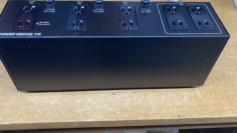 Audio Power Industries API Power Wedge Ultra 116 Power Conditioner