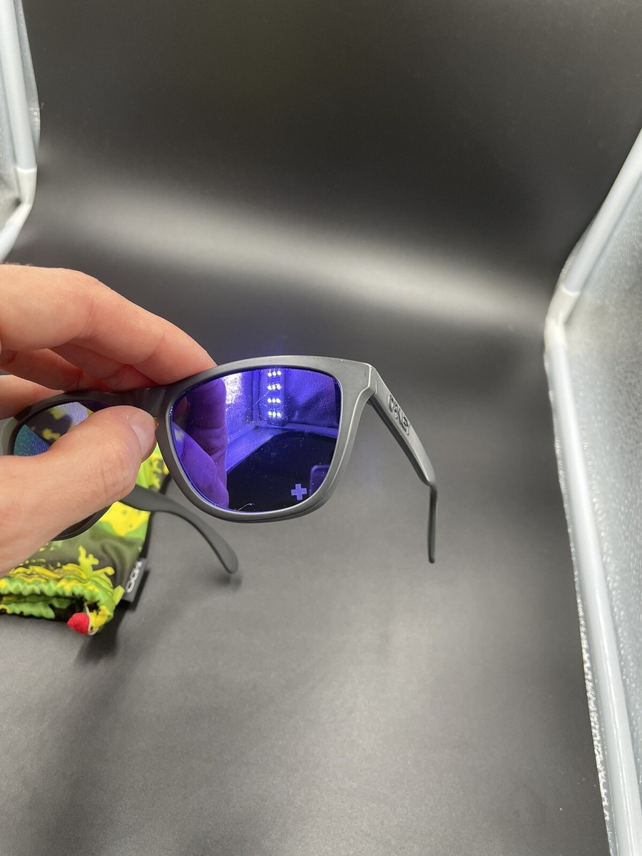 Oakley Infinite Hero Frogskin Carbon w/ Violet Iridium Oakley Infinite Hero Frogskin Carbon w/ Violet Iridium