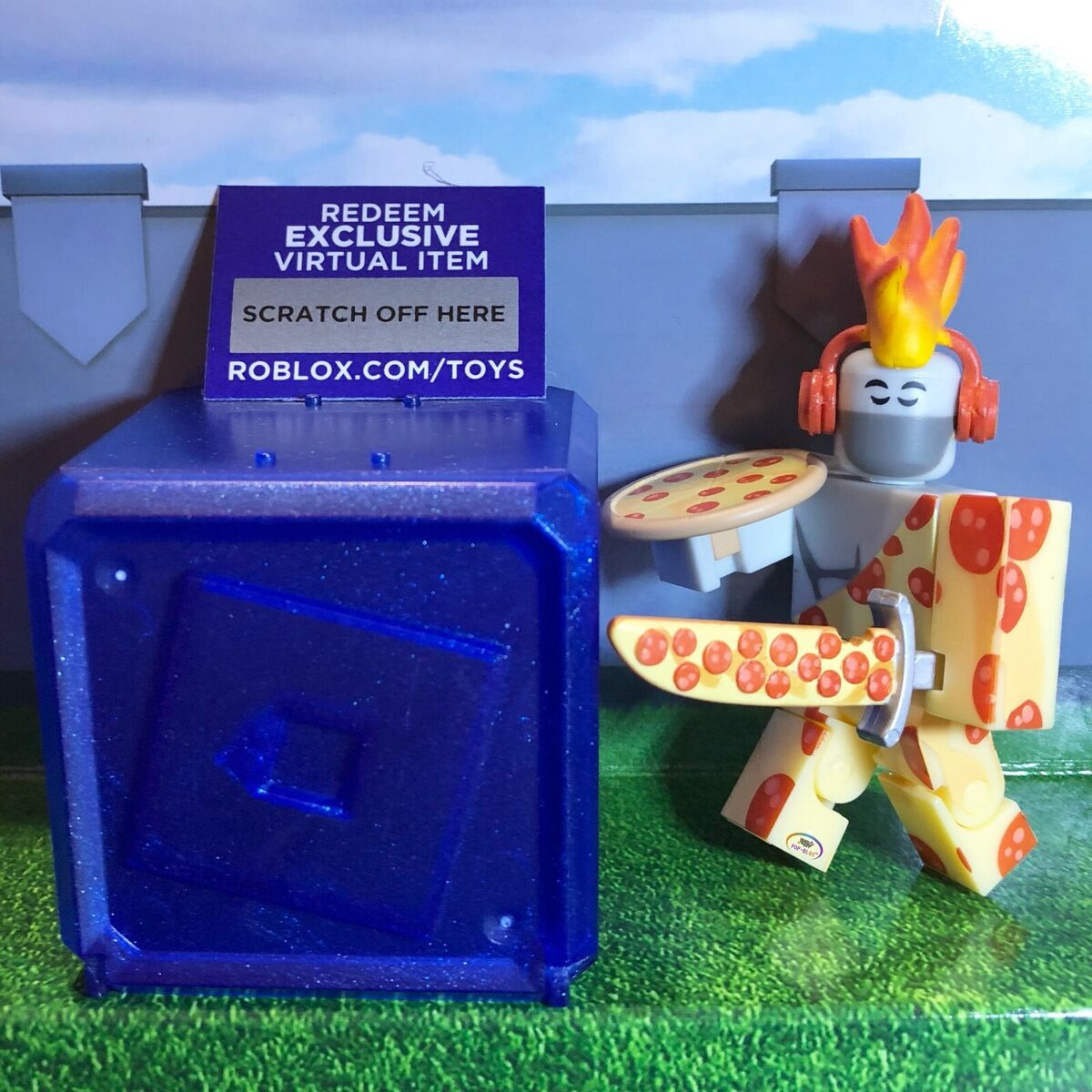 Roblox Series 9 & Celebrity Series 7 Mystery 2-Pack Set (Bonus Gizmo Egg  Virtual Item Code Included!) 