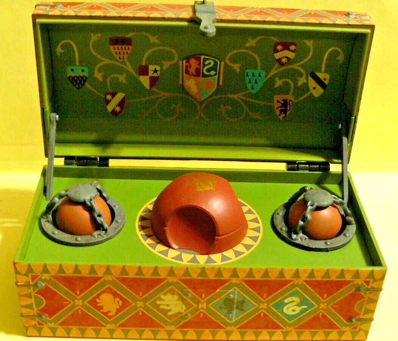 2022 Hallmark HARRY POTTER "QUIDDITCH SET" MAGIC featuring MOTION